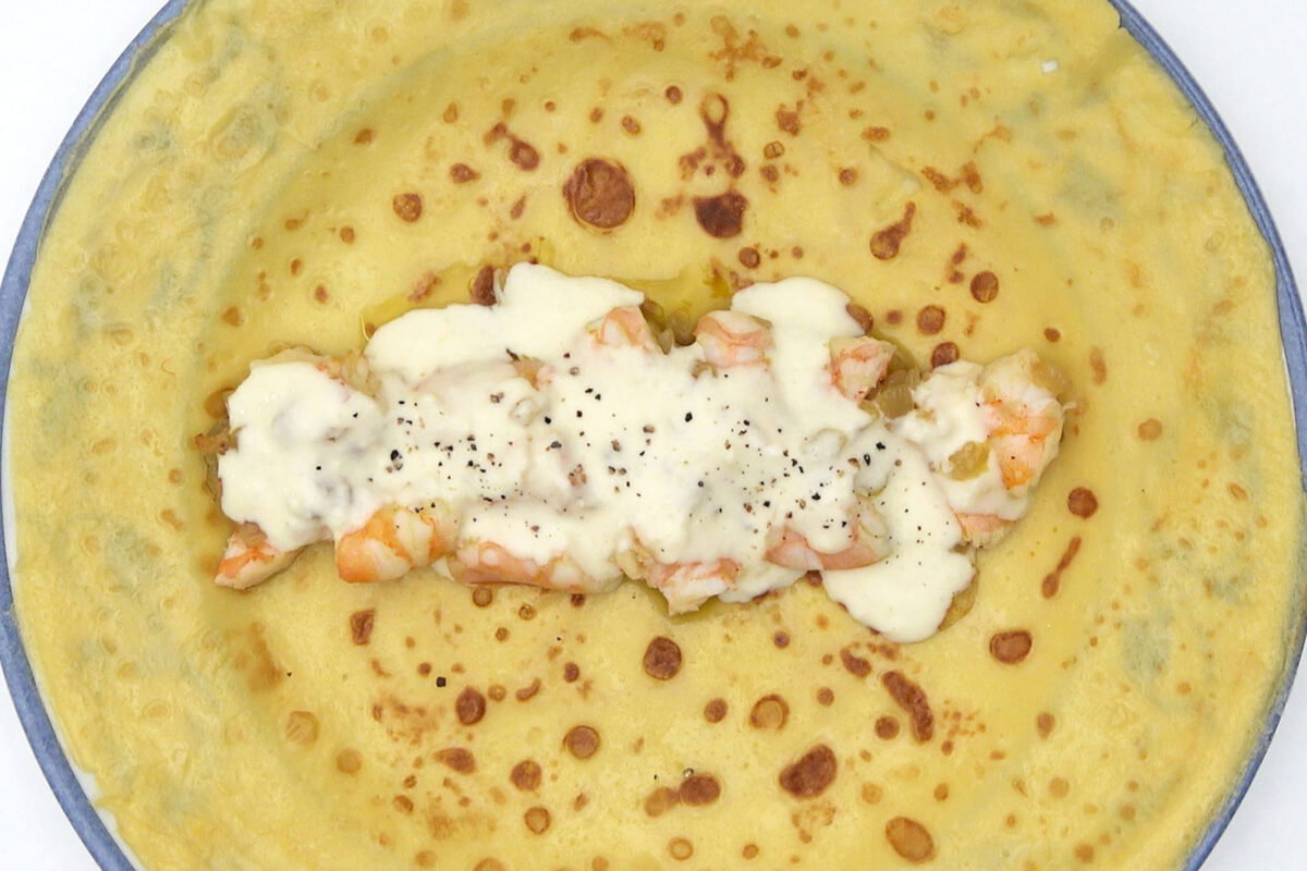 Filloas rellenas de langostinos y crema de queso (23)