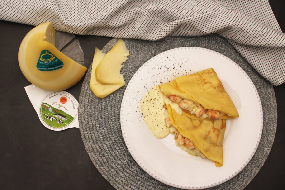 Filloas rellenas de langostinos y crema de queso (3)