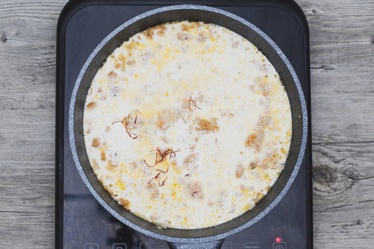 crepes rellenas de gambas y mejillones al azafrán (11)