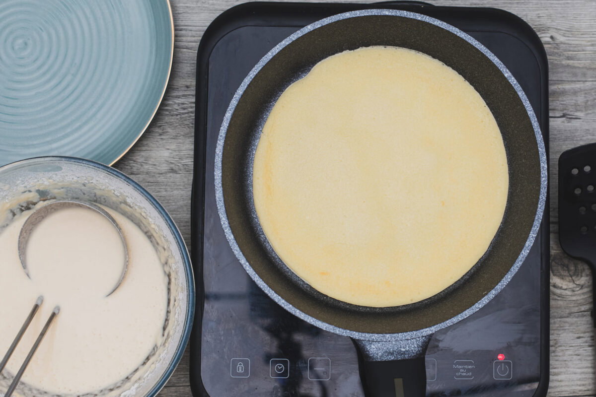 crepes rellenas de gambas y mejillones al azafrán (15)