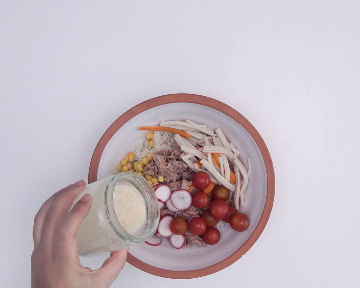 ensalada de arroz, palitos de cangrejo y atún 12
