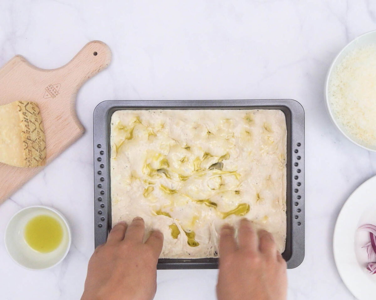focaccia con cebolla y queso grana padano (15)