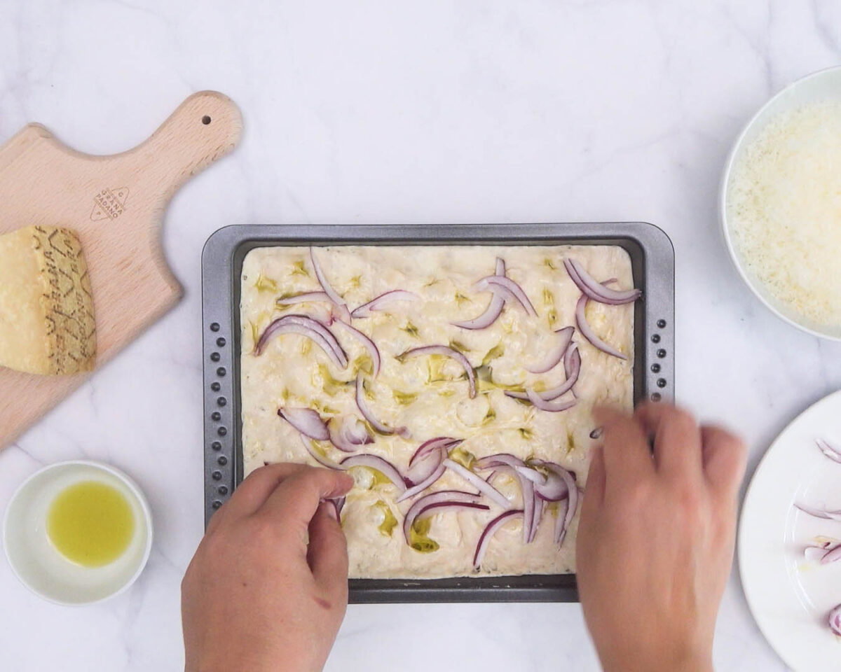 focaccia con cebolla y queso grana padano (16)