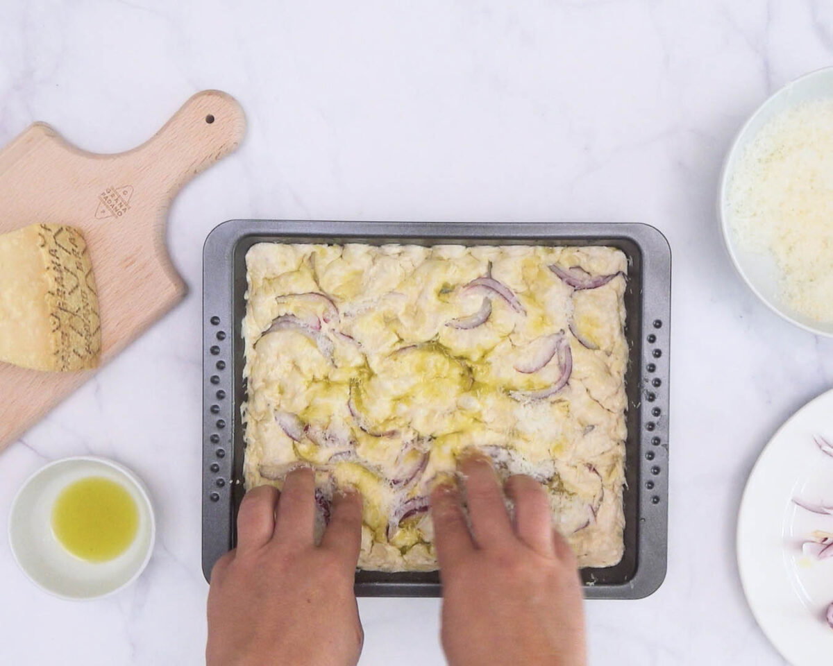 focaccia con cebolla y queso grana padano (18)