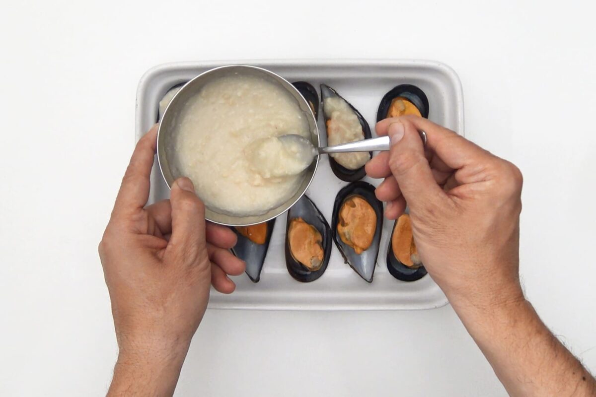 mejillones gratinados con velout de albariño (20)