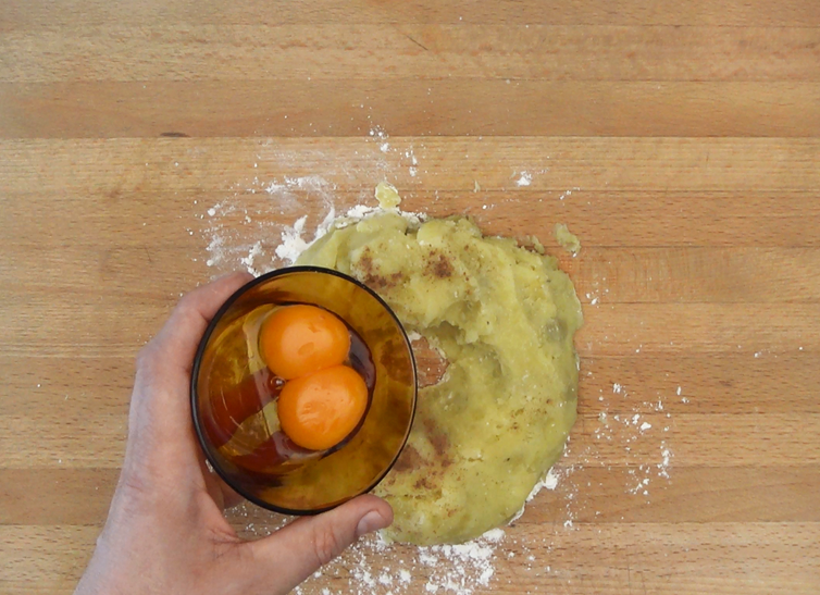 Ñoquis con salsa boloñesa