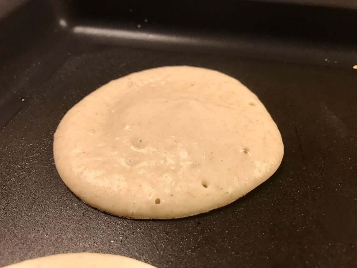 Receta de tortitas de avena: esperar a que haya burbujas para voltear
