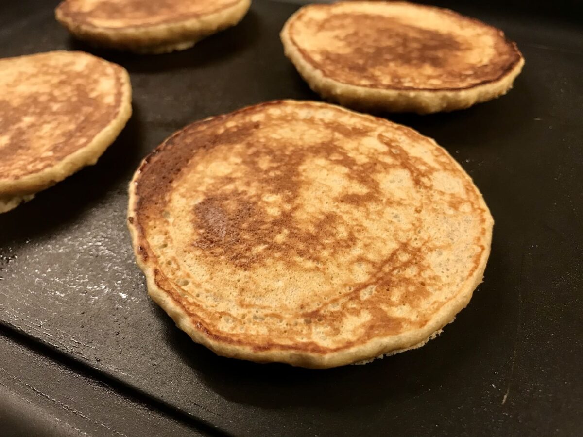 Receta de tortitas de avena con plátano: cocinar por ambas caras