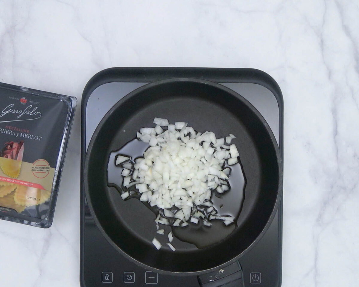 pasta fresca rellena con salsa de queso 3