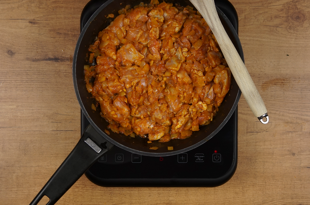 Pollo al curry con nata