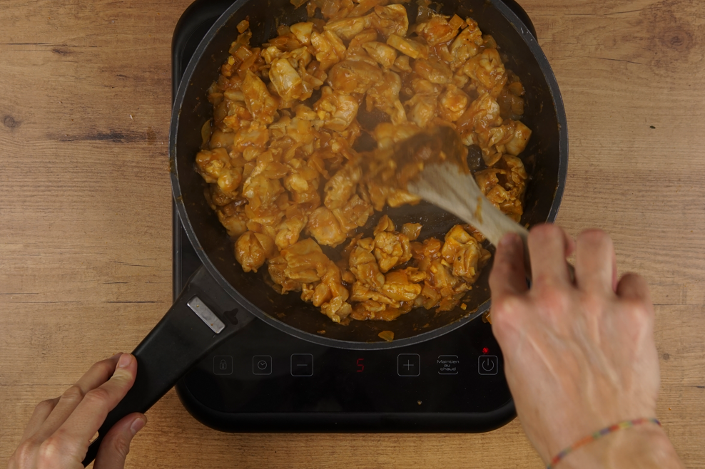 Pollo al curry con nata