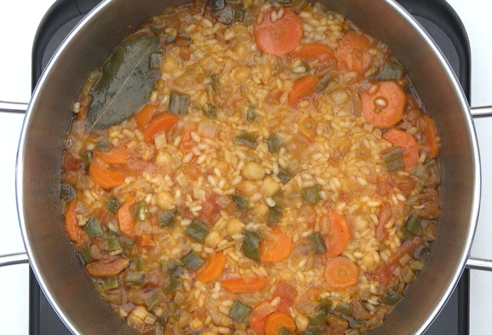 Potaje de garbanzos con arroz