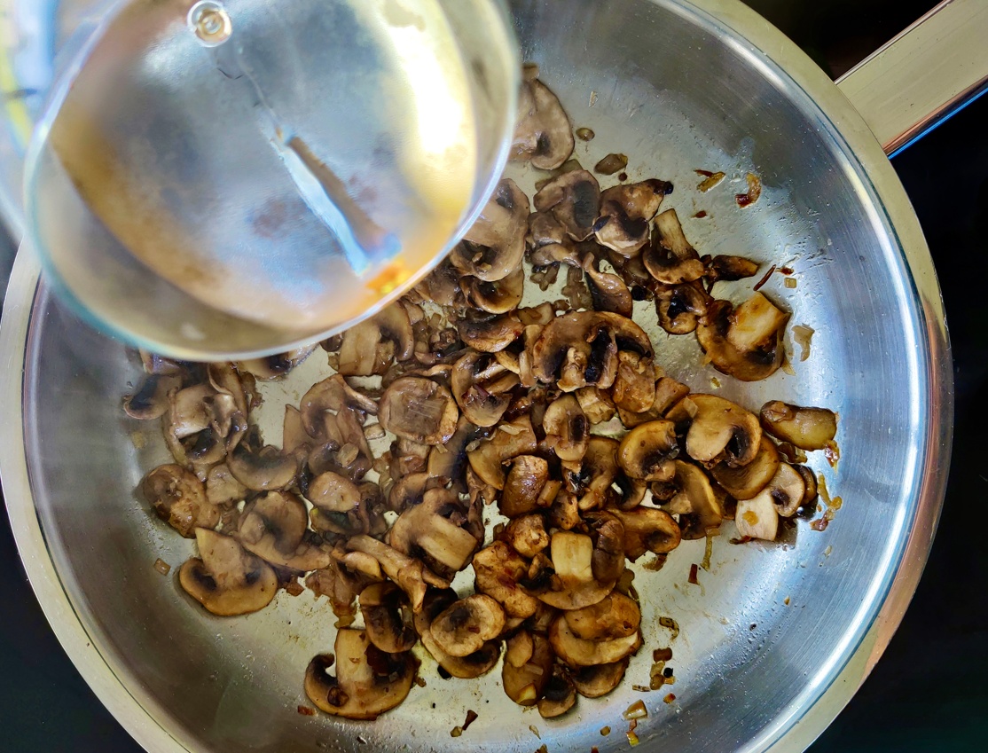 Mezzelune de Boletus y trufa en salsa de champiñones y castañas crujientes