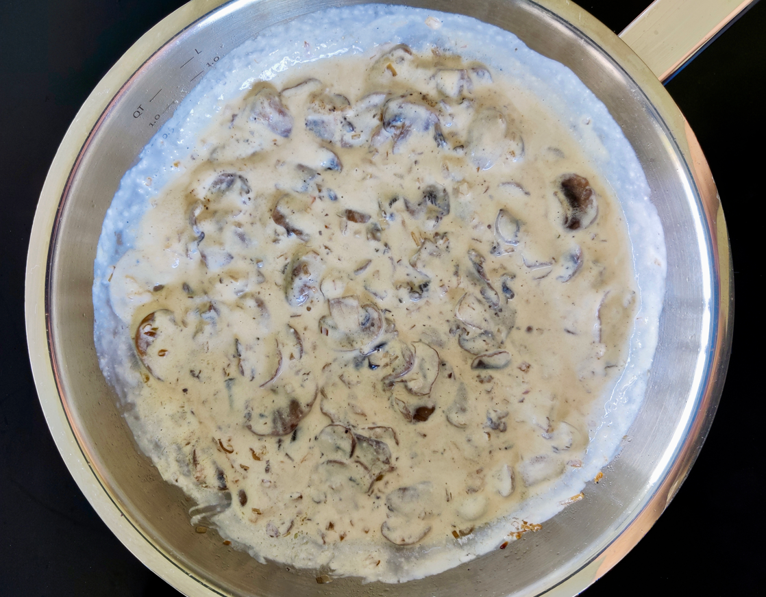 Mezzelune de Boletus y trufa en salsa de champiñones y castañas crujientes