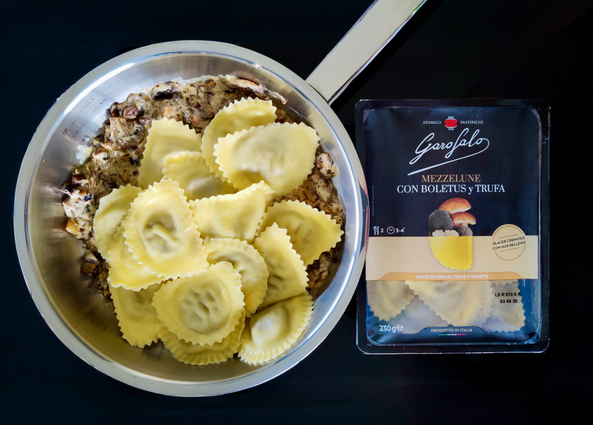 Mezzelune de Boletus y trufa en salsa de champiñones y castañas crujientes