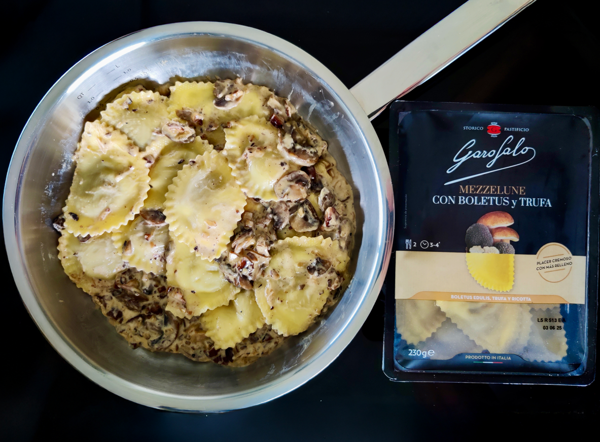 Mezzelune de Boletus y trufa en salsa de champiñones y castañas crujientes