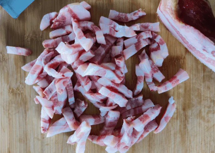 Salsa boscaiola. Receta italiana para mezclar con pasta o carne