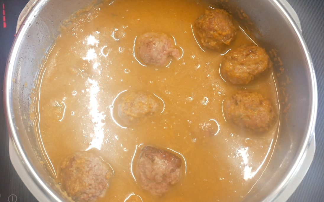 Albóndigas al vino en olla exprés