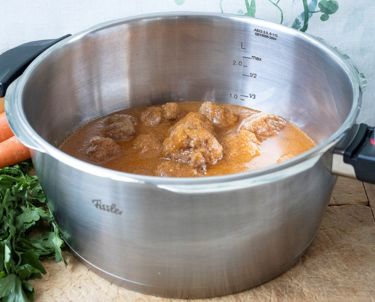 Albóndigas al vino en olla exprés