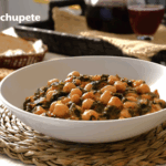 Garbanzos con espinacas. Receta andaluza para comer con tenedor