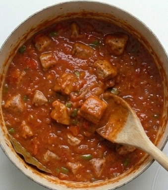 Magro de cerdo con tomate