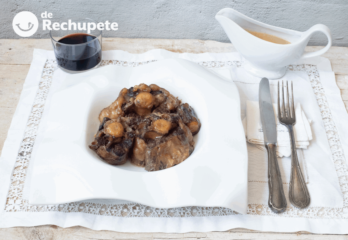 Rabo de toro (o ternera) a la rondeña. Receta tradicional malagueña