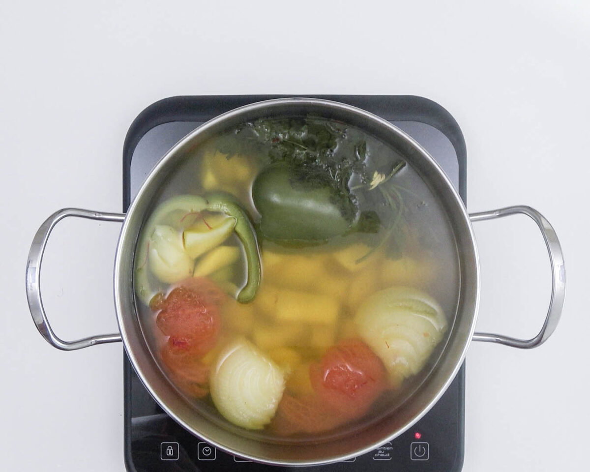 Caldo de papas, arroz y cilantro paso 13