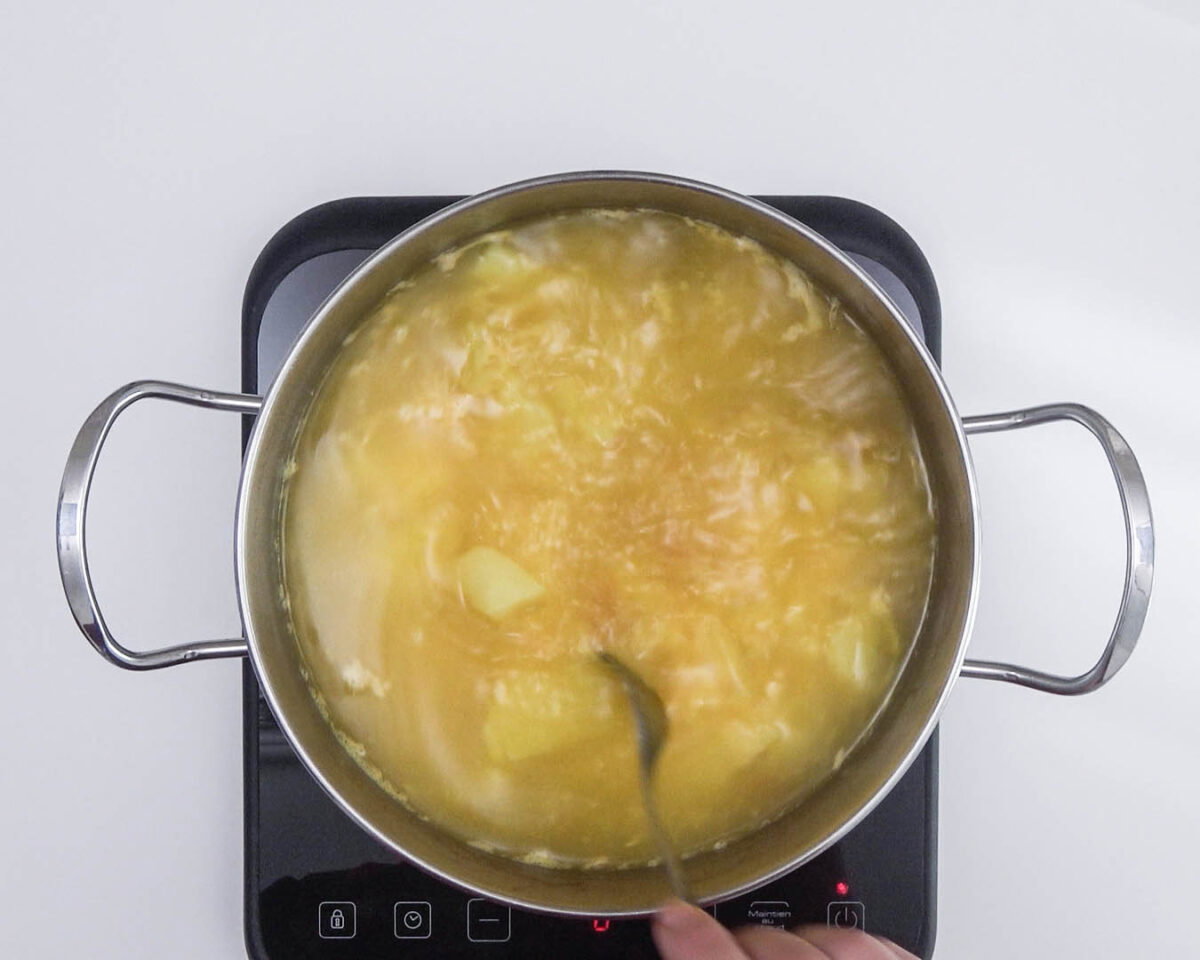 Caldo de papas, arroz y cilantro paso 20