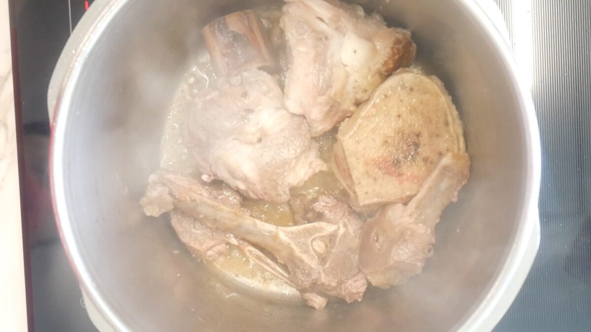Caldo de huesos