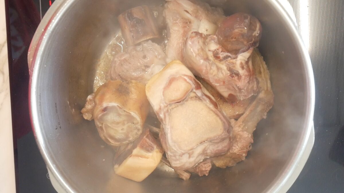Caldo de huesos