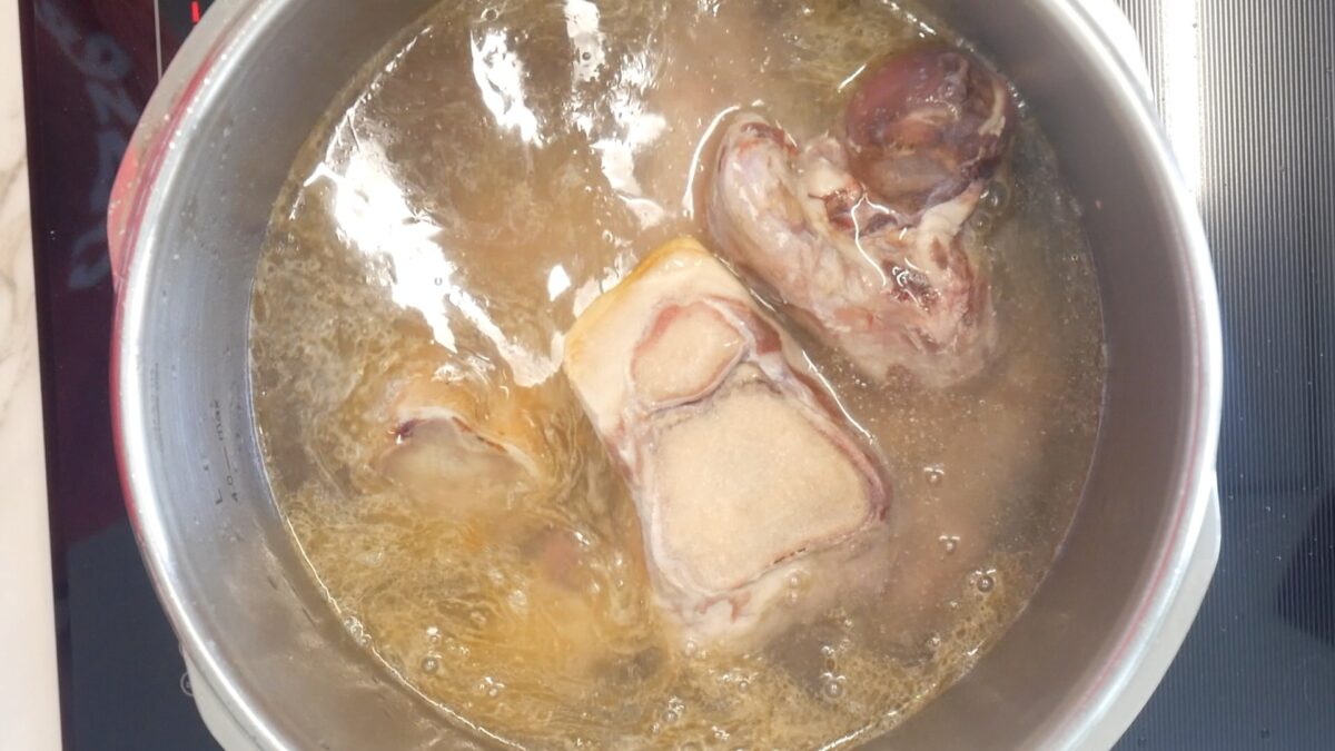 Caldo de huesos