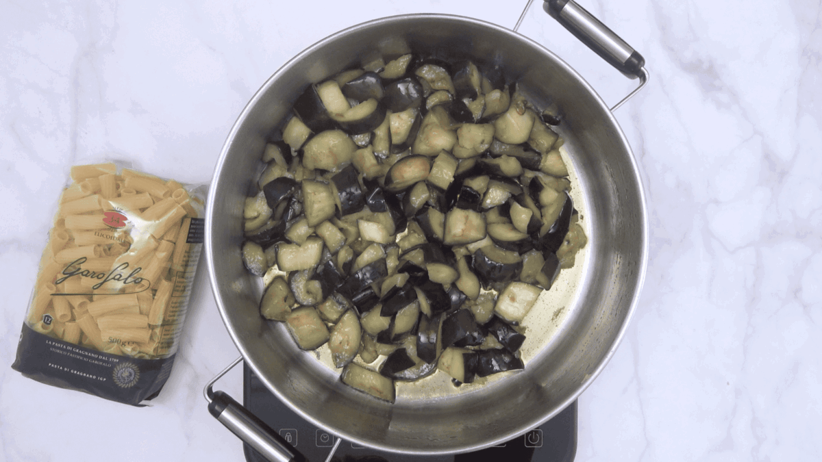 Pasta con caponata siciliana paso 10