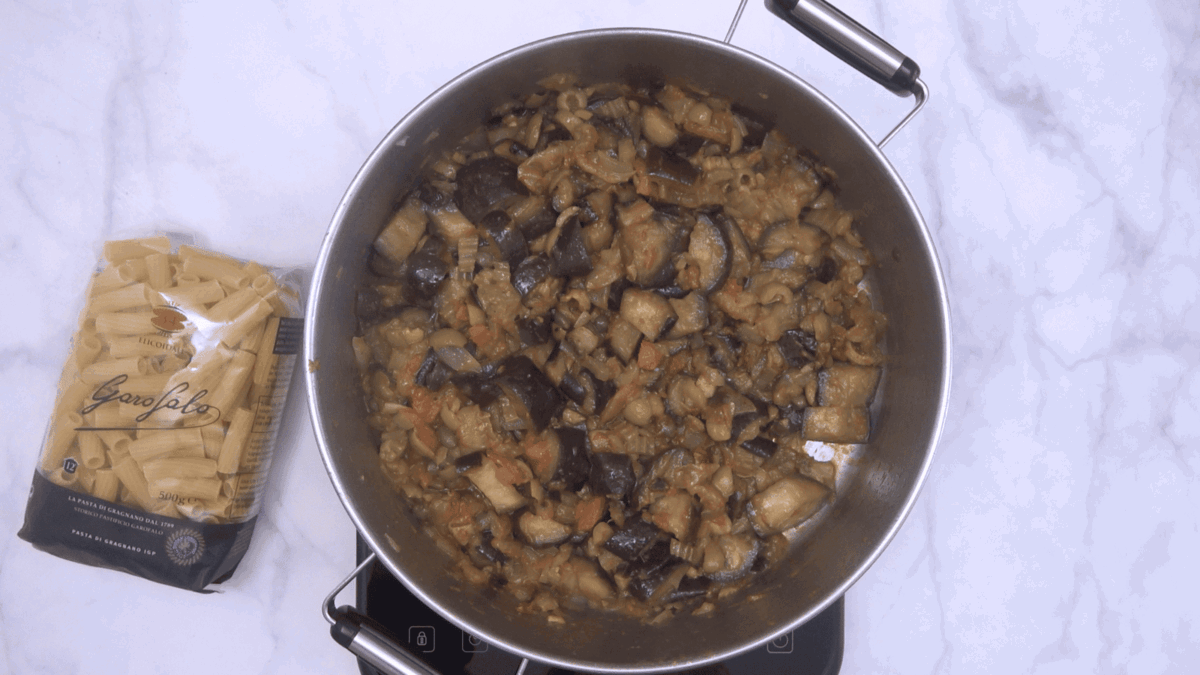 Pasta con caponata siciliana paso 18