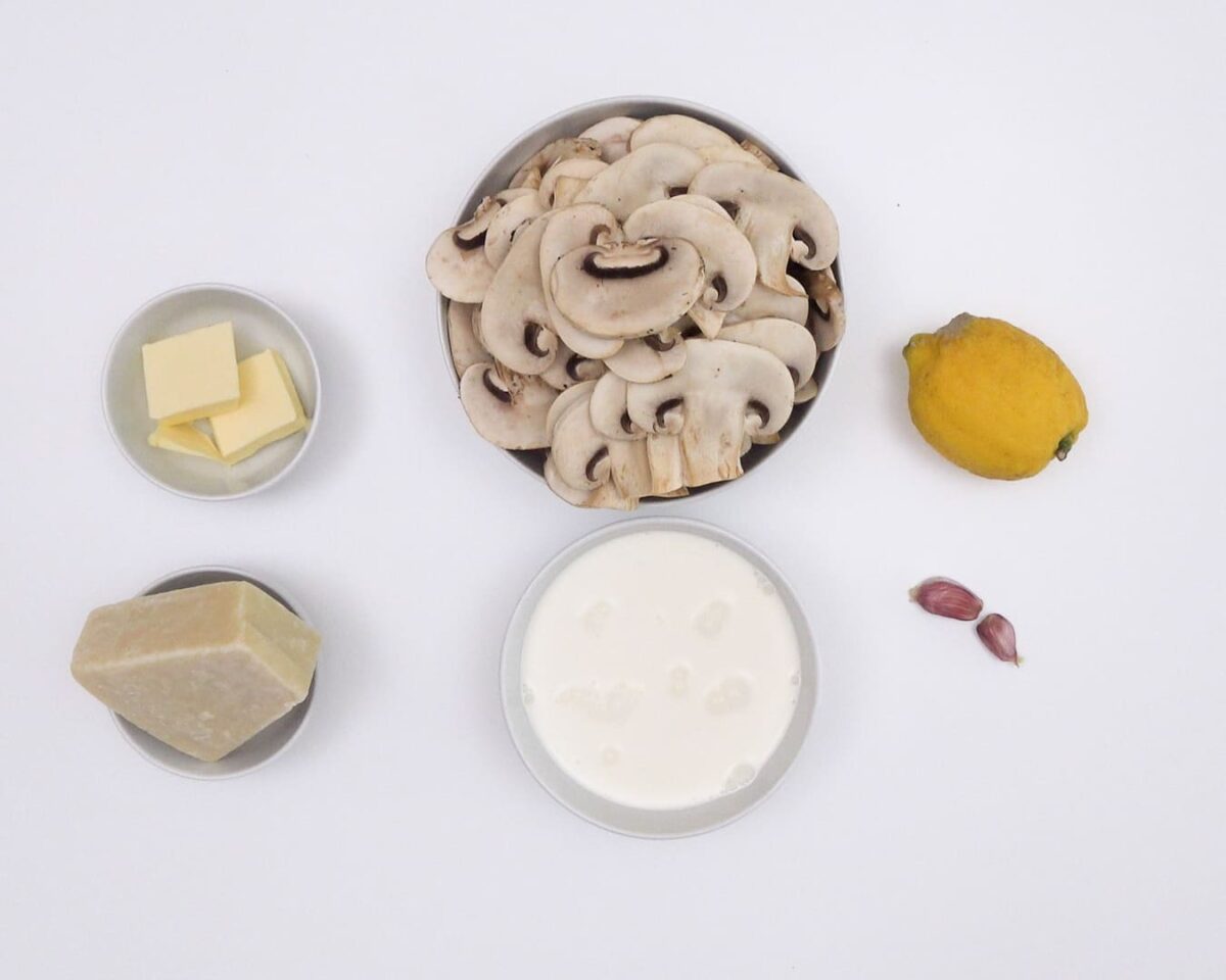 Pasta con champiñones y queso italiano paso 1