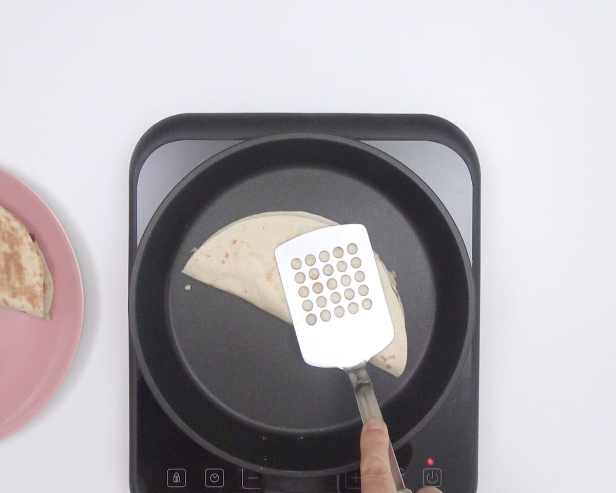 Quesadillas fáciles mexicanas paso 16