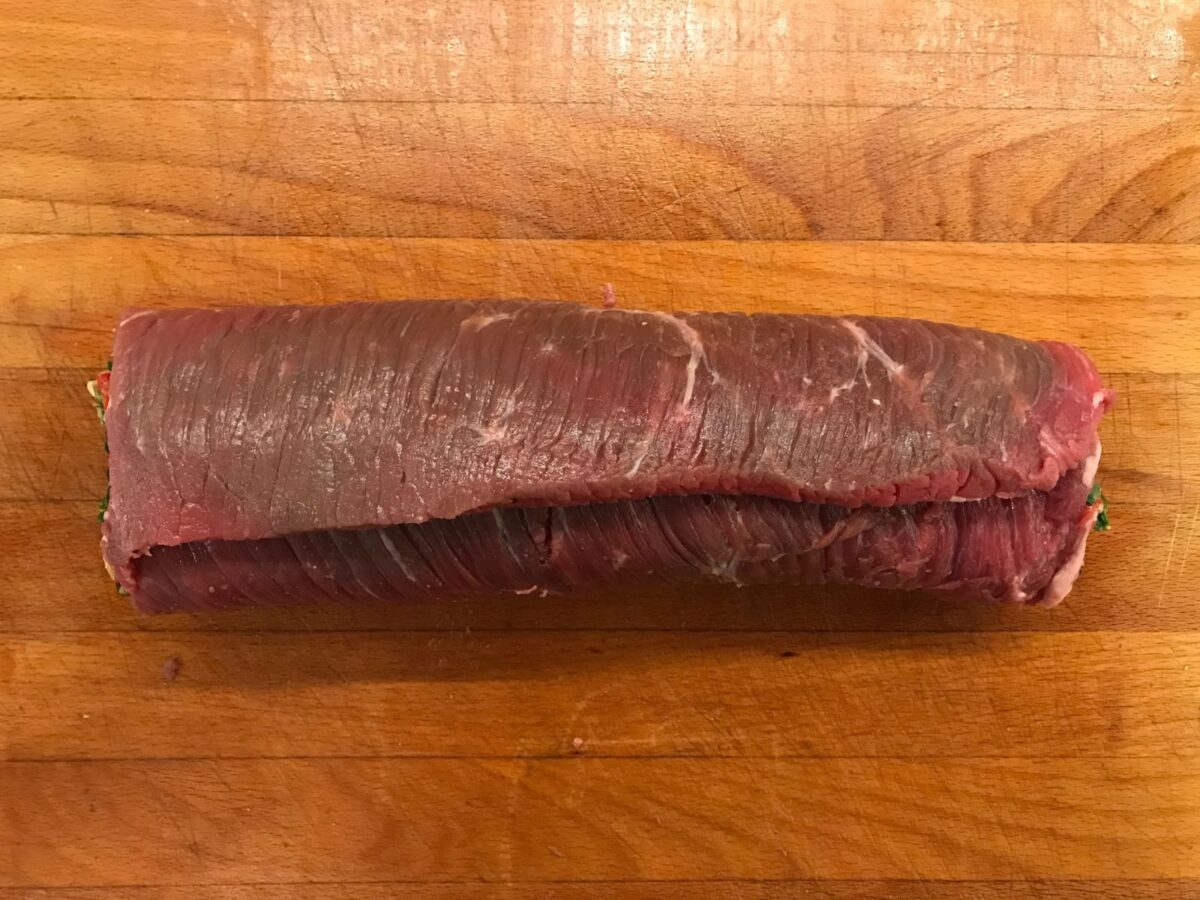 Rollo de carne relleno o Roti paso 11