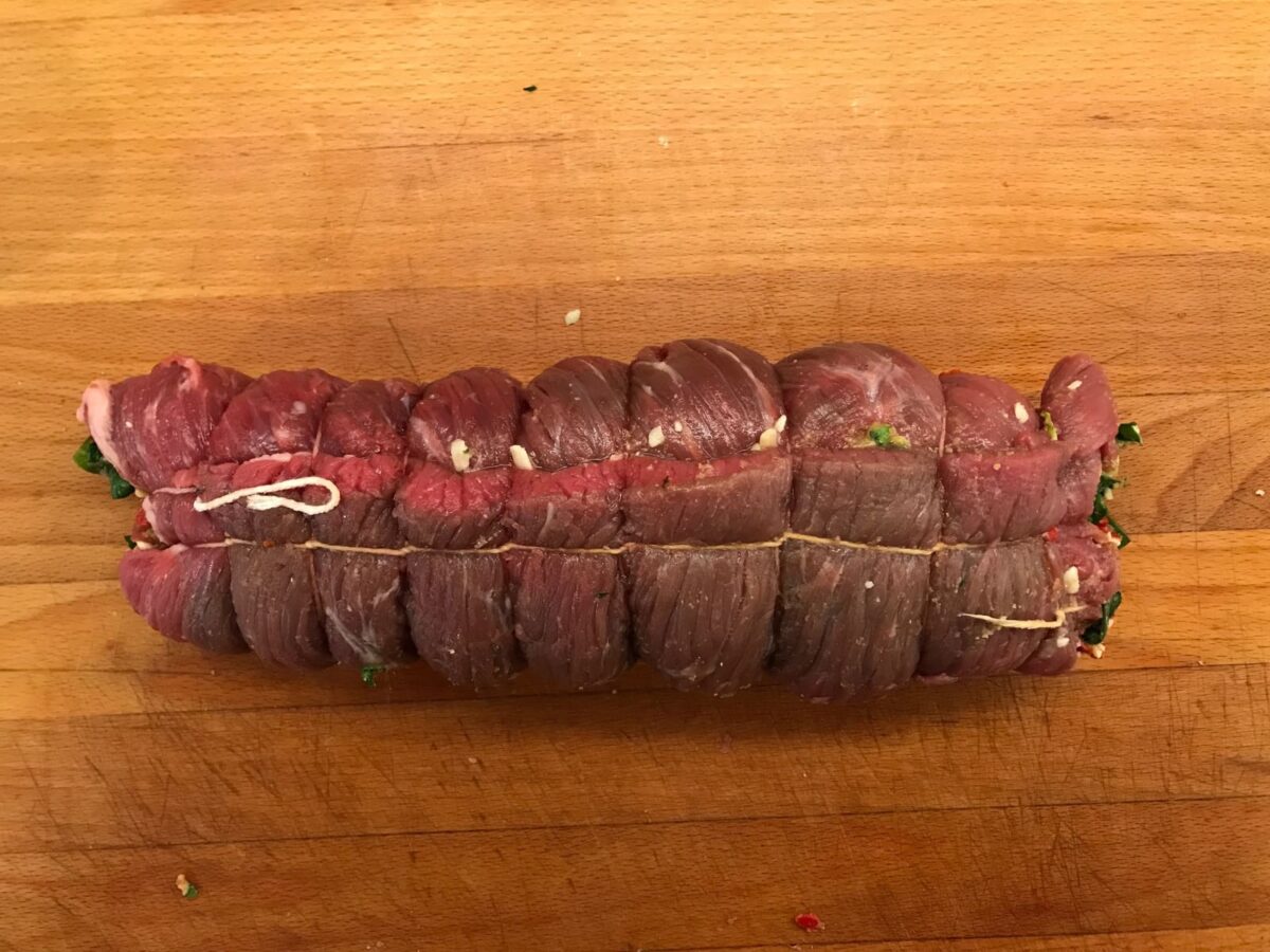 Rollo de carne relleno o Roti paso 12