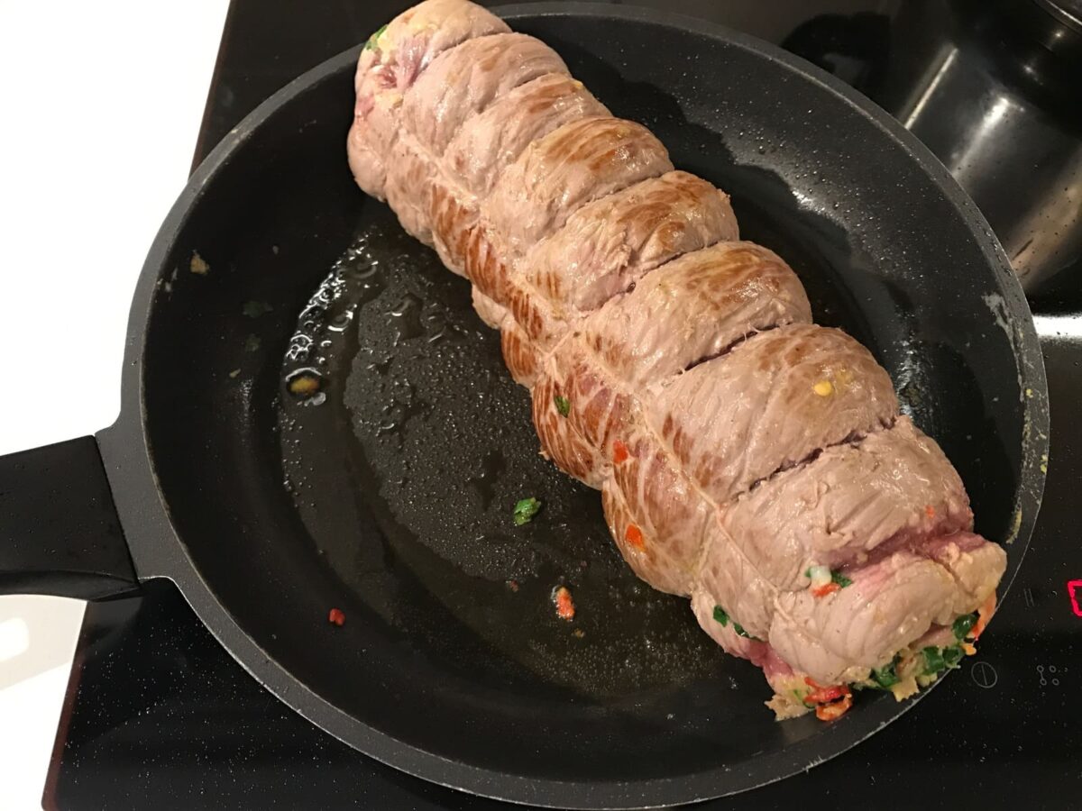 Rollo de carne relleno o Roti paso 13