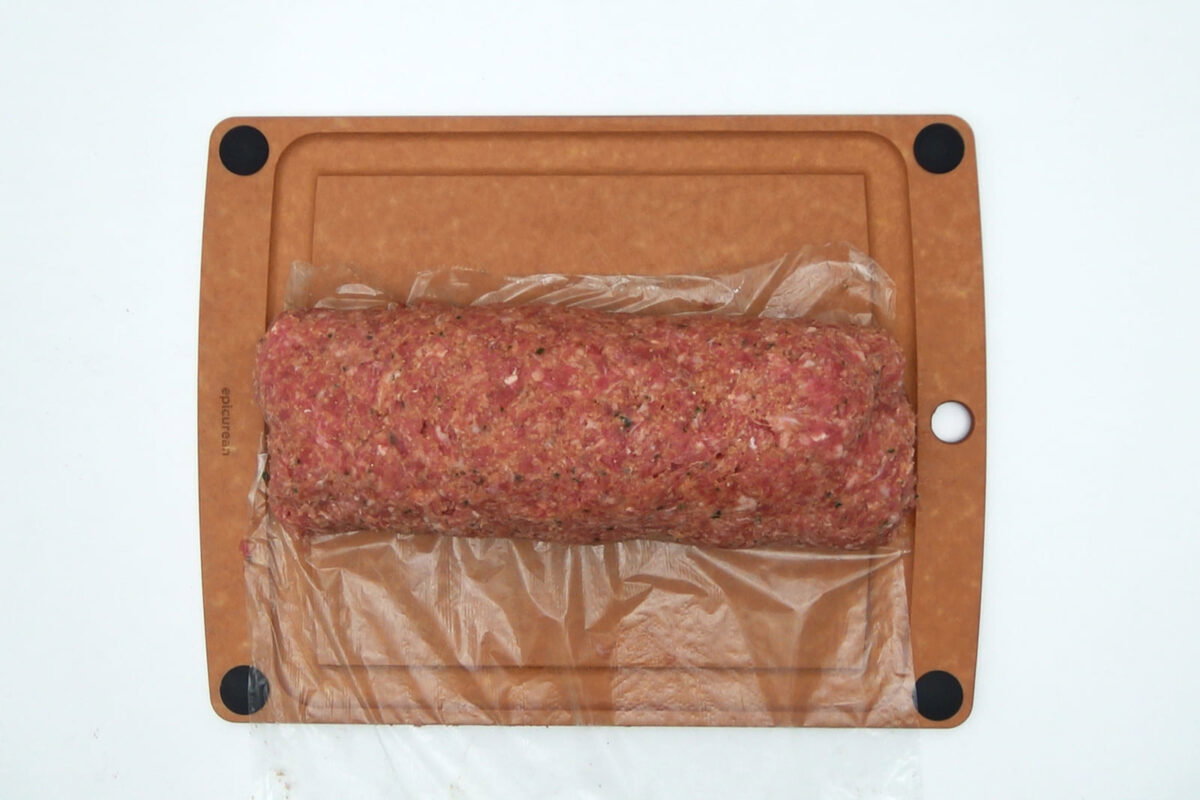 Rollo o roti de carne picada relleno paso 19