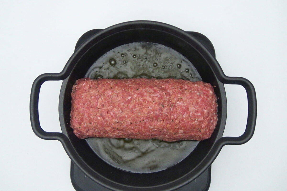 Rollo o roti de carne picada relleno paso 20