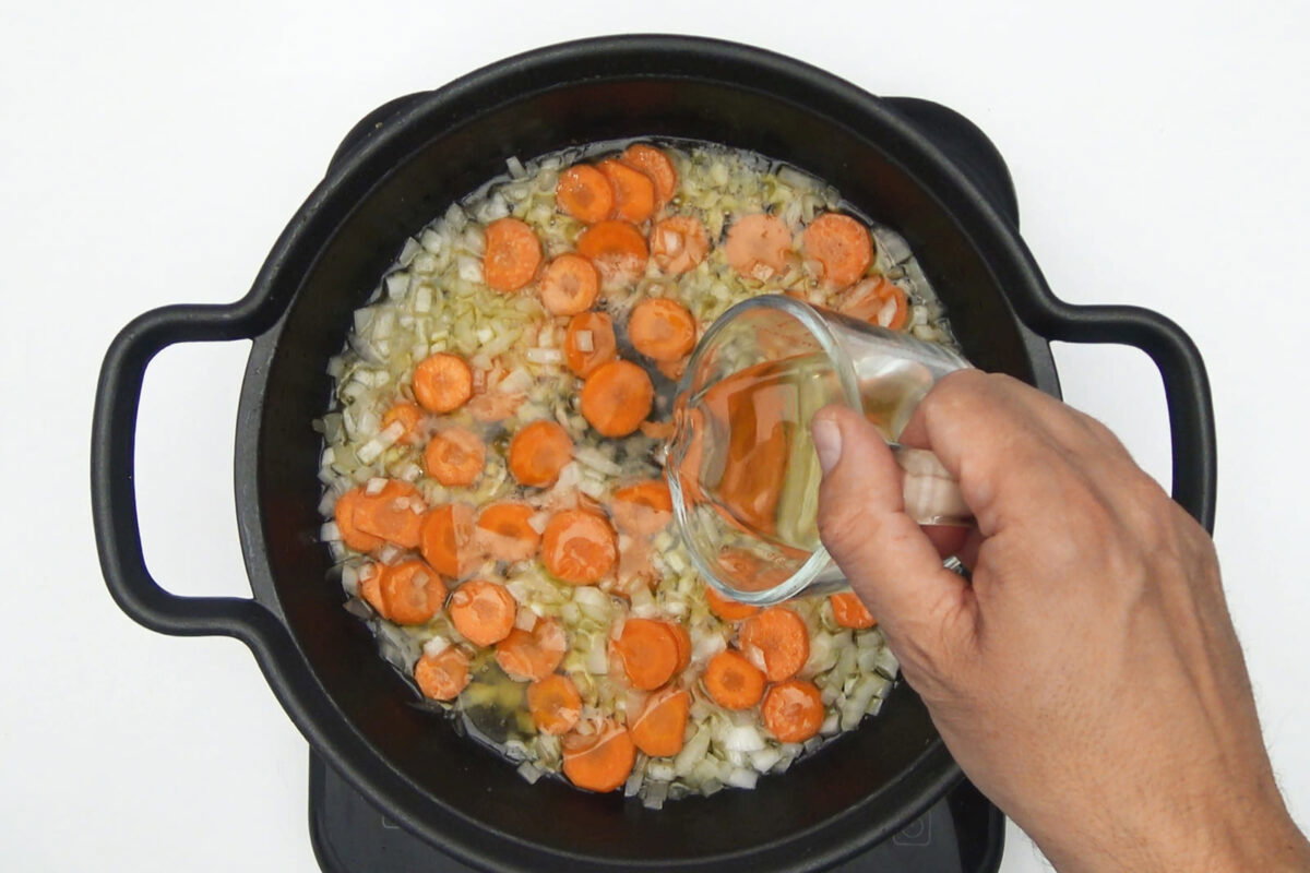 Rollo o roti de carne picada relleno paso 23