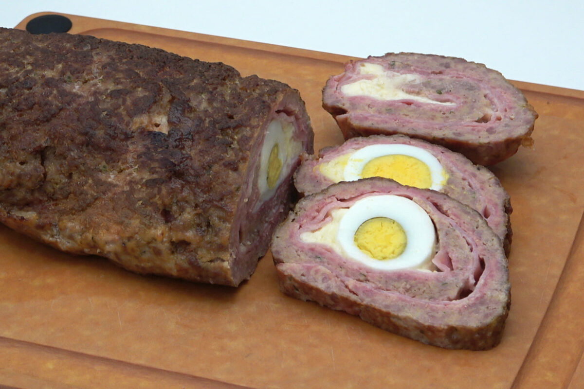 Rollo o roti de carne picada relleno paso 27