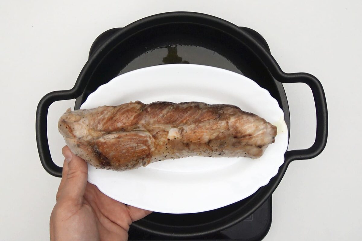 Solomillo de cerdo, con puré de boniato y setas paso 6
