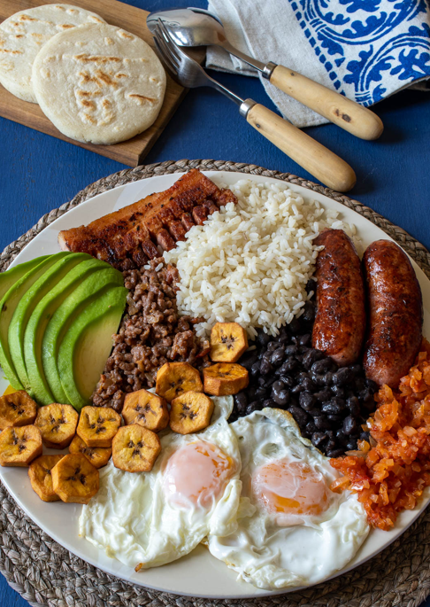 Bandeja paisa colombiana