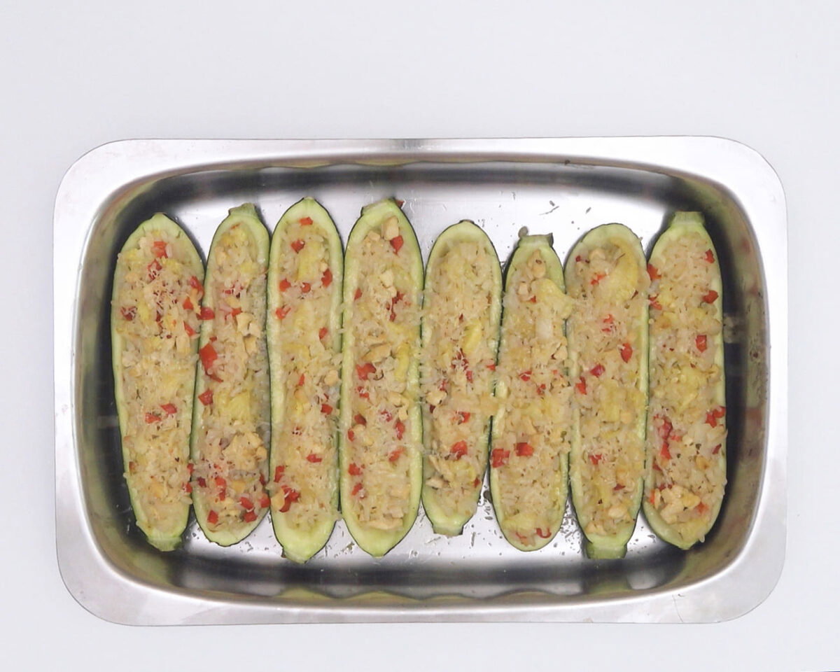 calabacines rellenos de arroz y pollo paso 23
