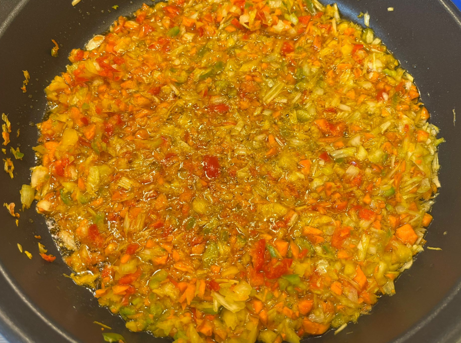Calamares guisados con verduras y vino blanco