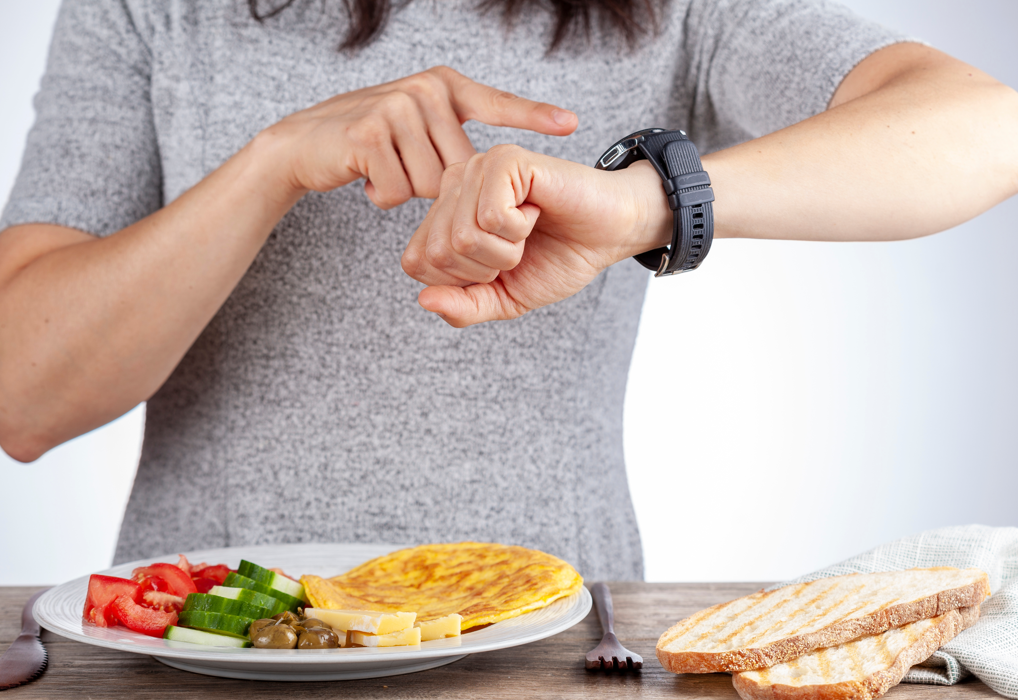Razones para no comer rápido: por qué bajar el ritmo puede mejorar tu salud más de lo que imaginas