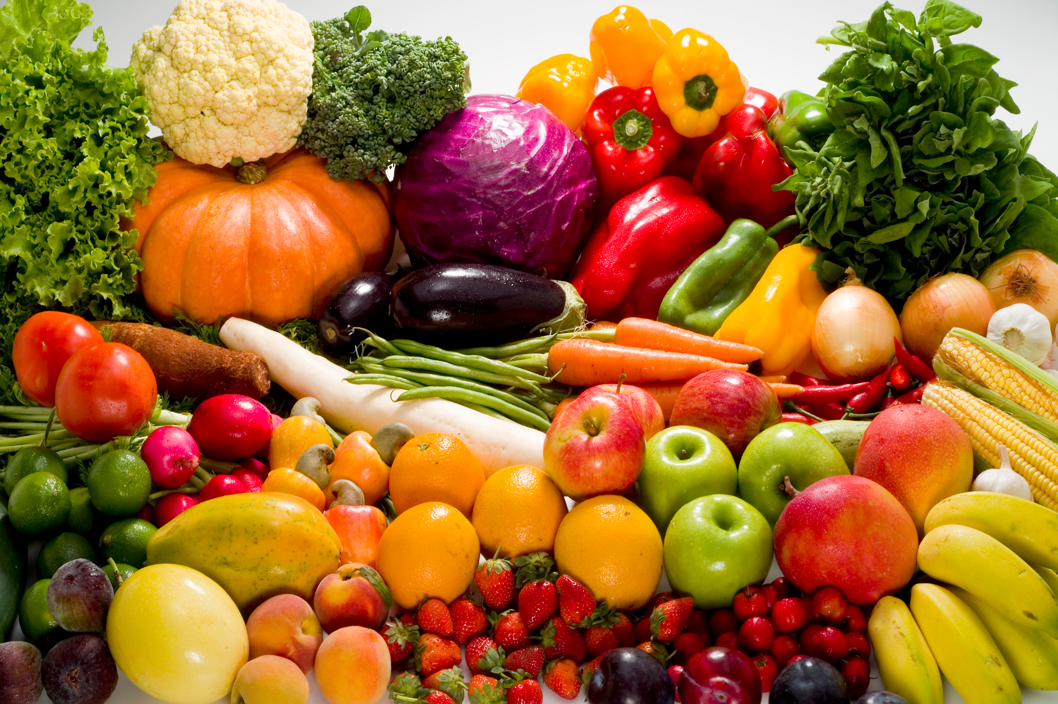 Cómo ahorrar a la hora de comprar frutas y verduras: trucos prácticos para llenar la nevera sin dejarte un dineral