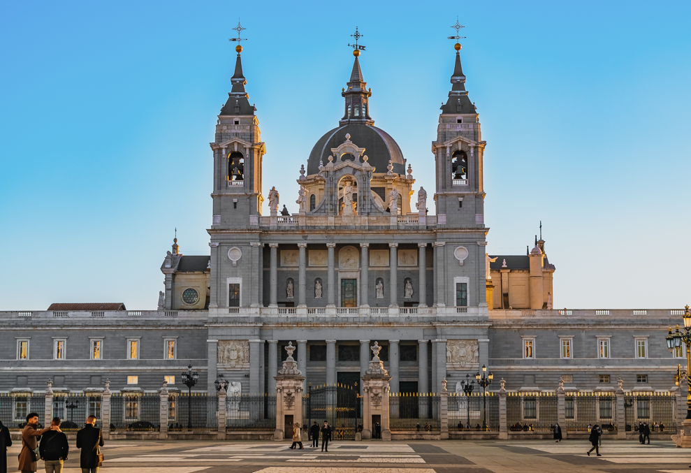 Corona de la Almudena. ¿Qué es? Origen, diferencia con el Roscón y dónde comprarla en Madrid