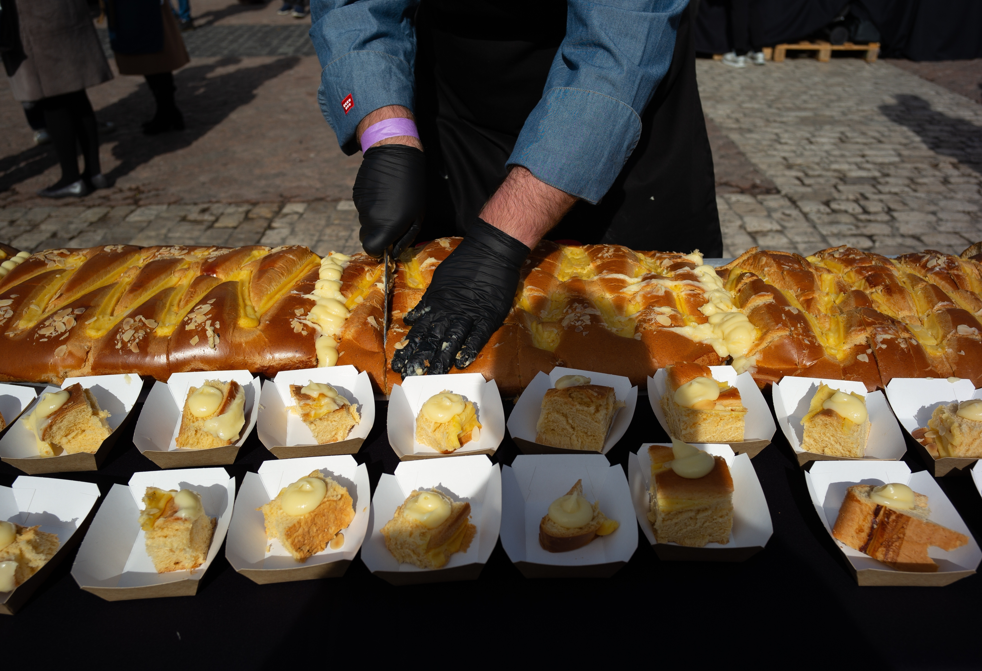 Corona de la Almudena. ¿Qué es? Origen, diferencia con el Roscón y dónde comprarla en Madrid